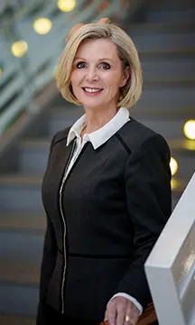Tracy MacDonald headshot