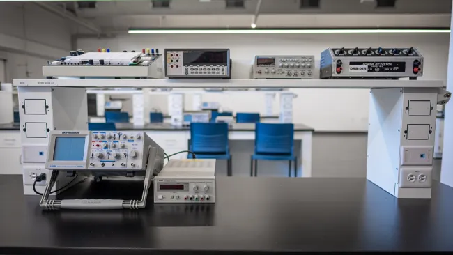 A photo of Lambton's electronics lab.