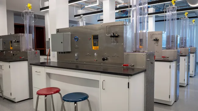 A photo of marchines and tables lined up in rows in the instrumentation lab room.