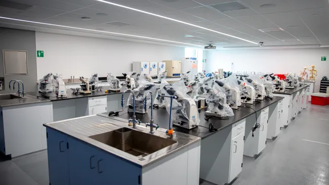 A photo of the microbioloy lab.